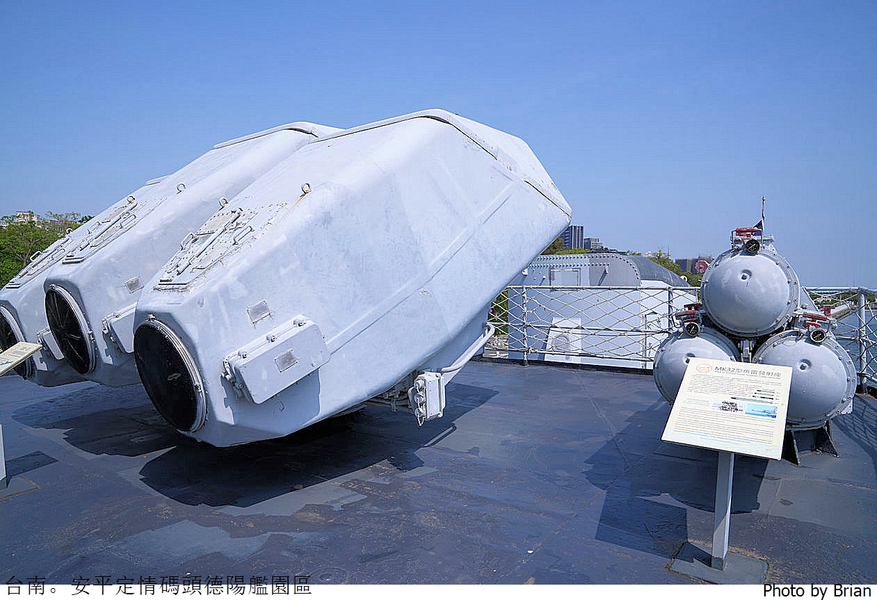 台南安平定情碼頭德陽艦園區。登上海軍戰艦體驗船上生活