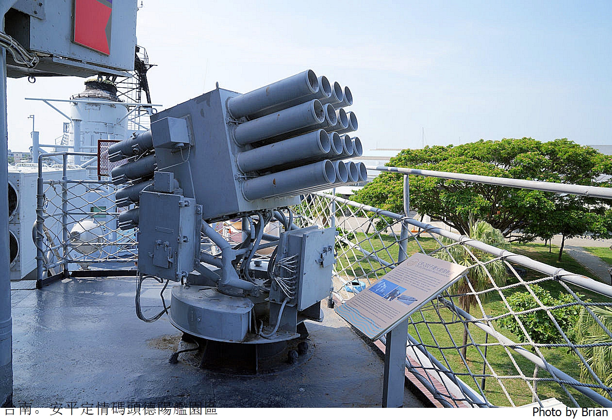 台南安平定情碼頭德陽艦園區。登上海軍戰艦體驗船上生活