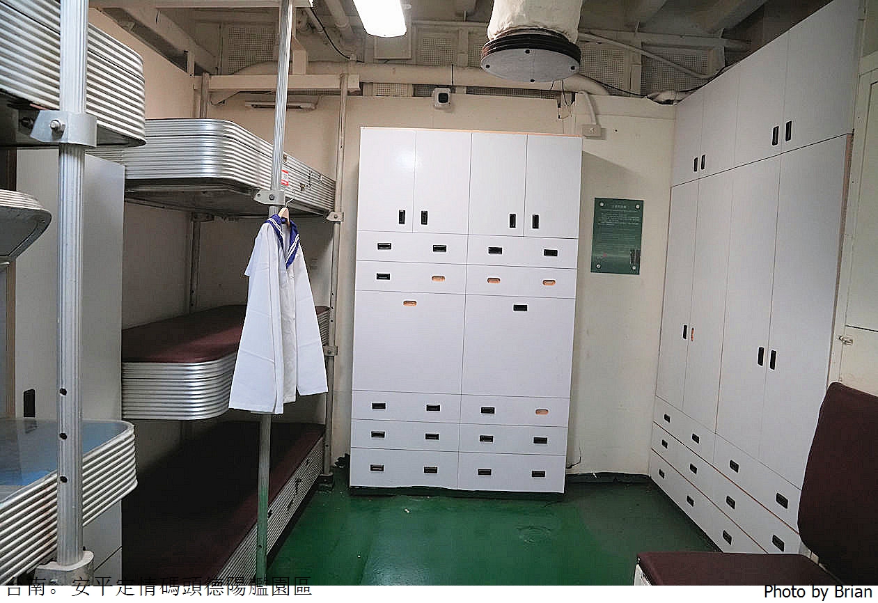 台南安平定情碼頭德陽艦園區。登上海軍戰艦體驗船上生活