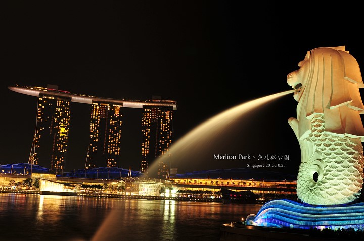 新加坡的象徵。魚尾獅公園之夜 @布萊恩:觀景窗看世界。美麗無限